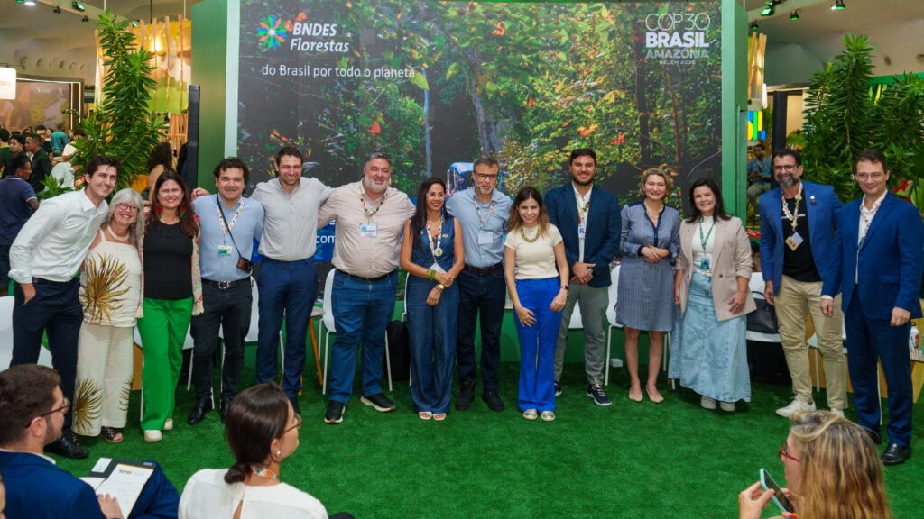 Acre integra painel do BNDES sobre concessões florestais na COP30